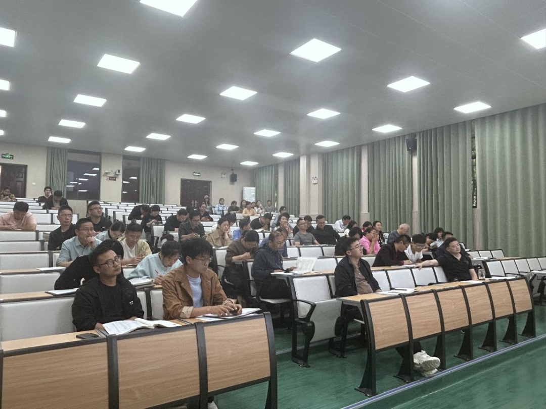 餐厅里的人们 AI 生成的内容可能不正确。