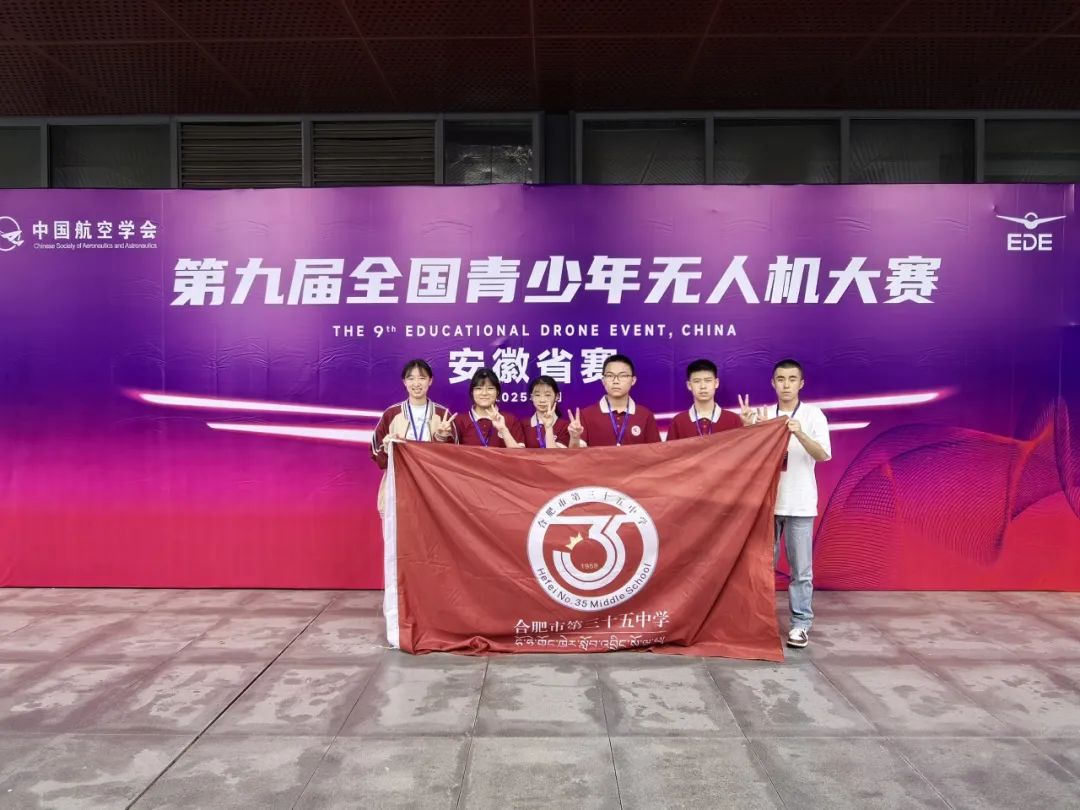 图片包含 建筑, 院子, 播放器, 球 AI 生成的内容可能不正确。