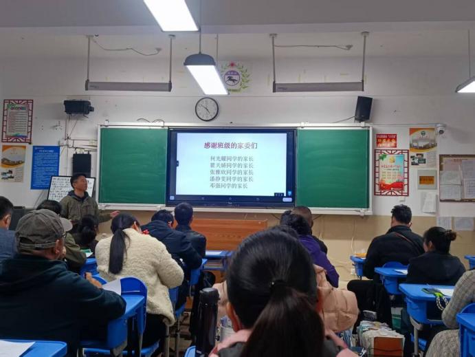 会议室里的人们

AI 生成的内容可能不正确。