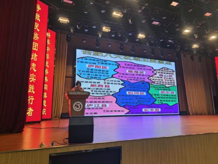 桌子上有广告 AI 生成的内容可能不正确。