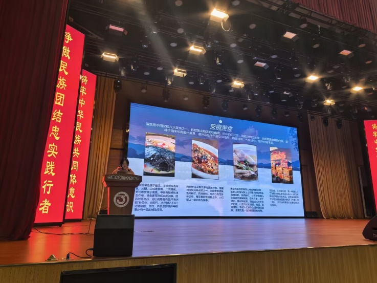 桌子上的广告单倒一边的照片 AI 生成的内容可能不正确。