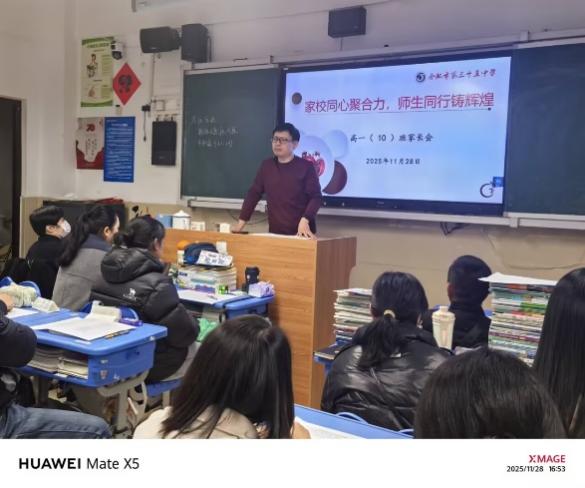 人们在看台上的人在电视前
AI 生成的内容可能不正确。