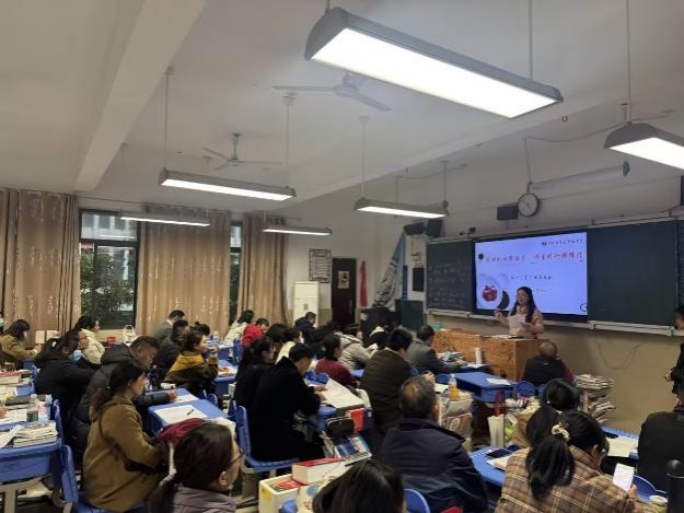 许多人在房间里

AI 生成的内容可能不正确。