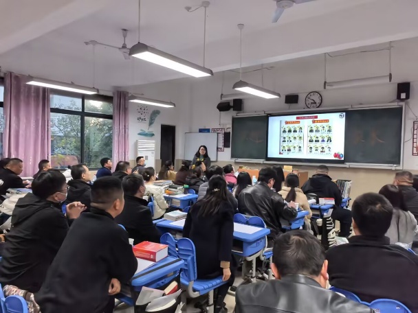 会议室里的人们
AI 生成的内容可能不正确。