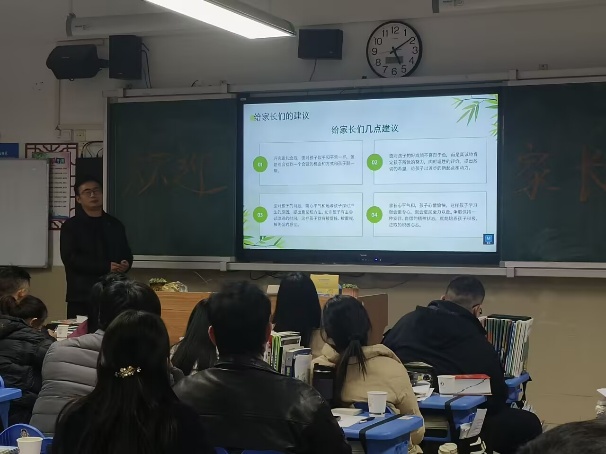 一群人在开会
AI 生成的内容可能不正确。