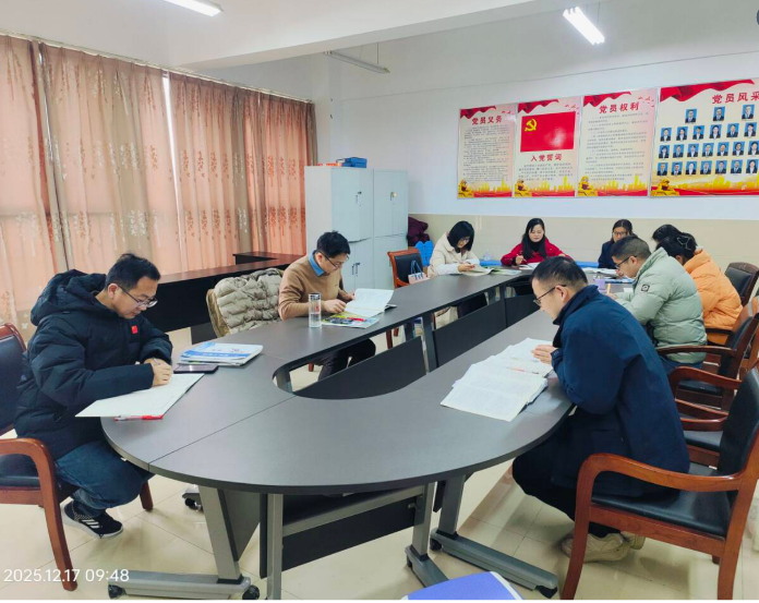 会议室里的人们

AI 生成的内容可能不正确。